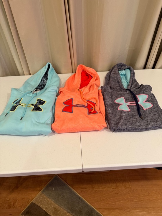 Under Armour Tops - Bundle (3) Under Armour Girls' Hooded Pullover - Aqua, Coral & Gray size Large